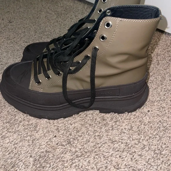 Alexander McQueen Men's Green and Black High-Top Sneakers